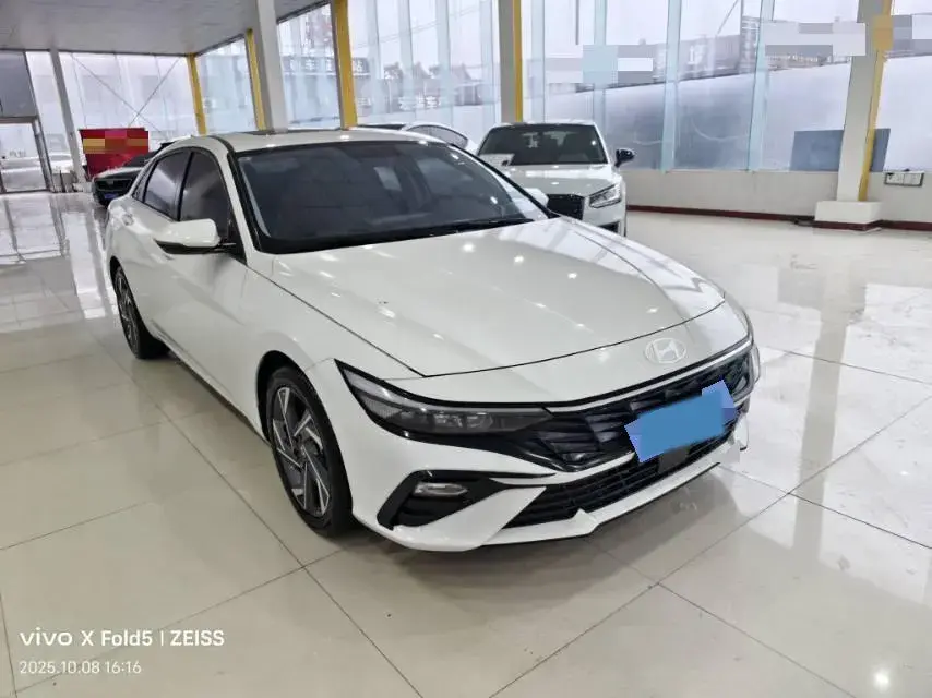 2023 HYUNDAI ELANTRA thumbnail 3