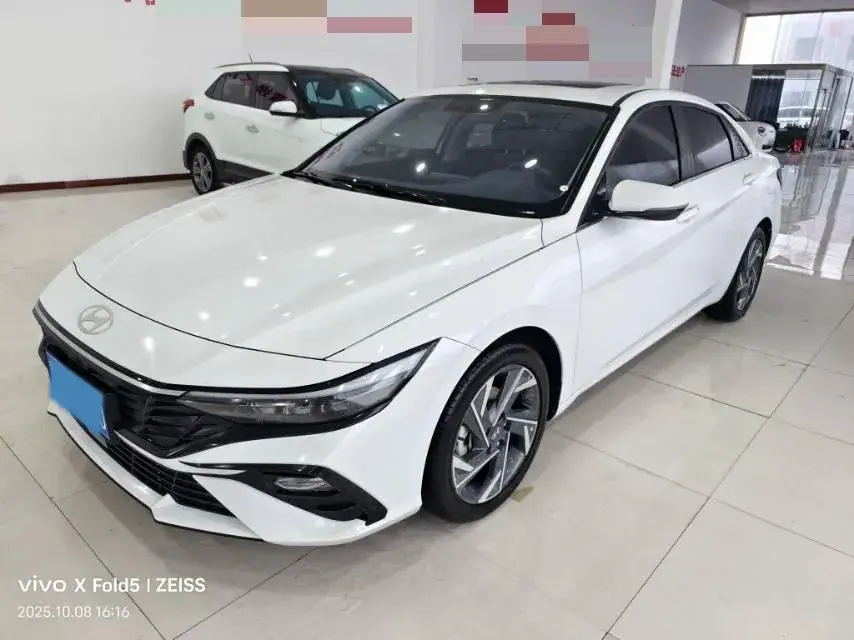 2023 HYUNDAI ELANTRA view 1