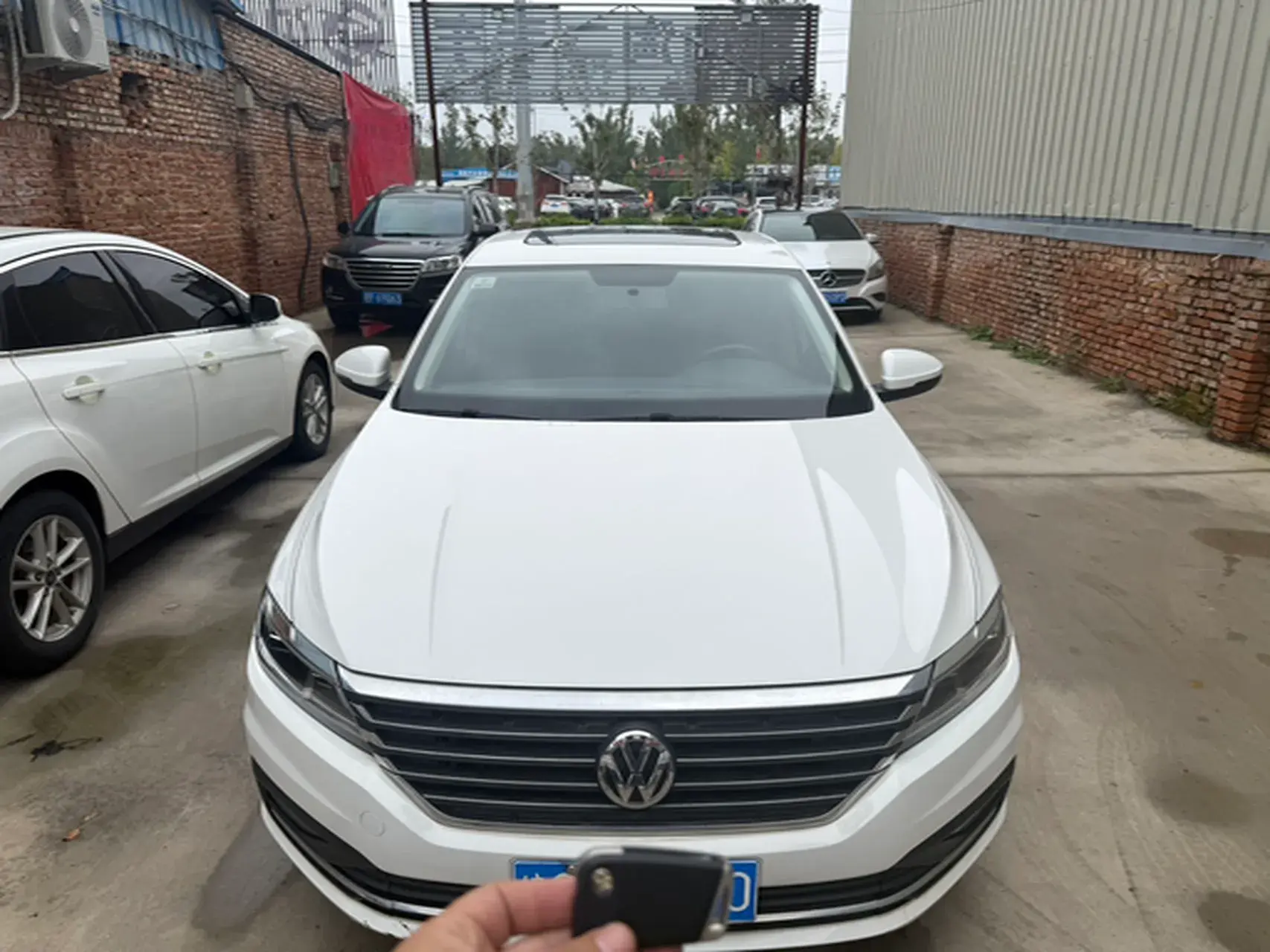 2018 VOLKSWAGEN LAVIDA thumbnail 2