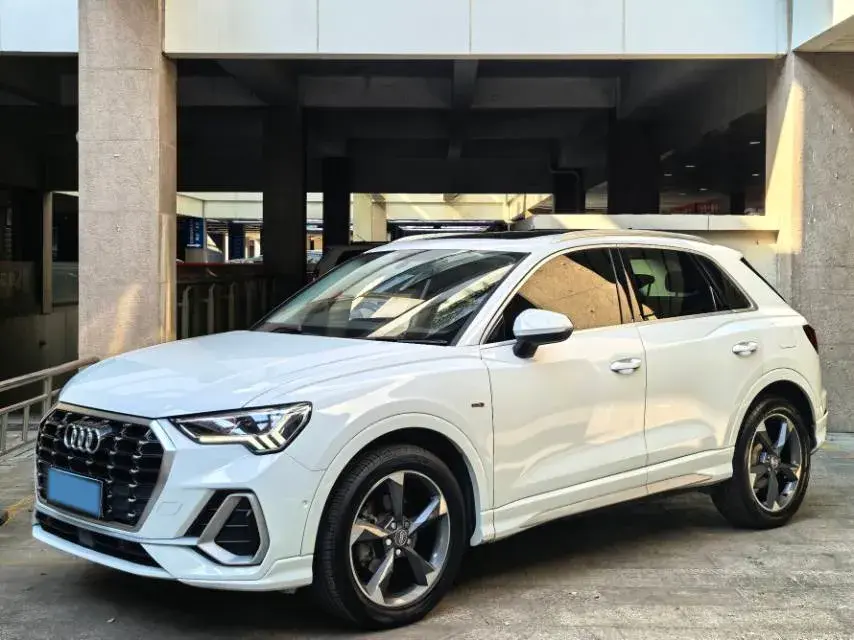 2021 AUDI Q3 view 1