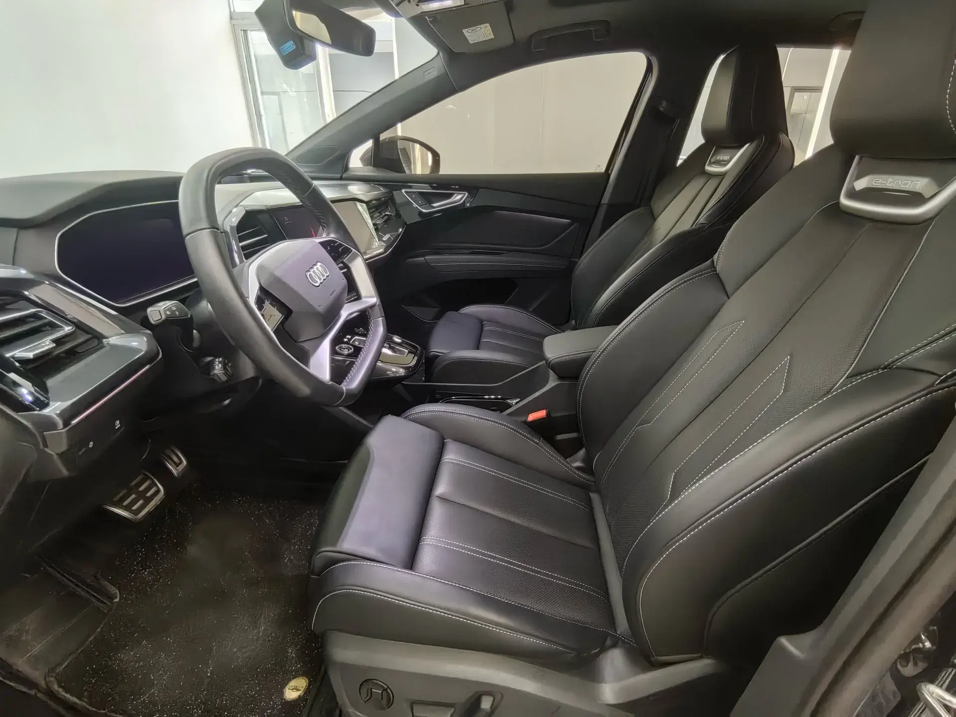 2024 AUDI Q4 thumbnail 3