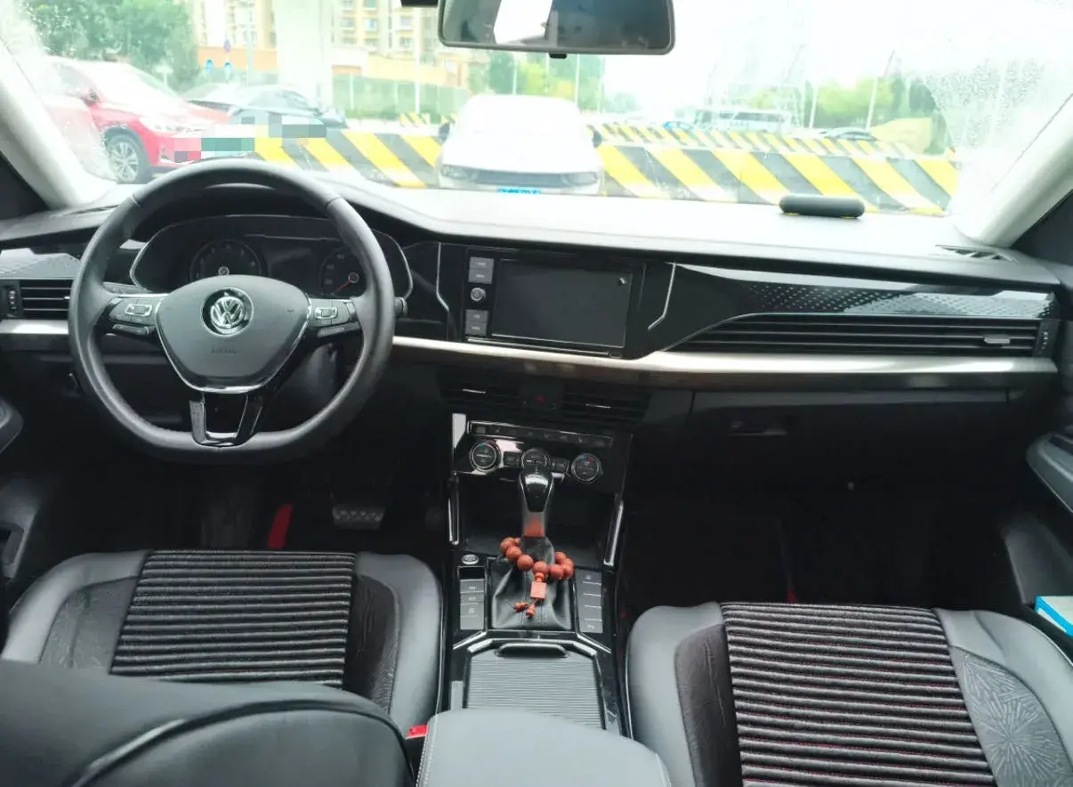 2019 VOLKSWAGEN PASSAT thumbnail 4