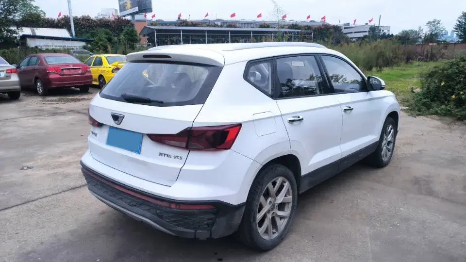 2023 JETTA VS5 thumbnail 4