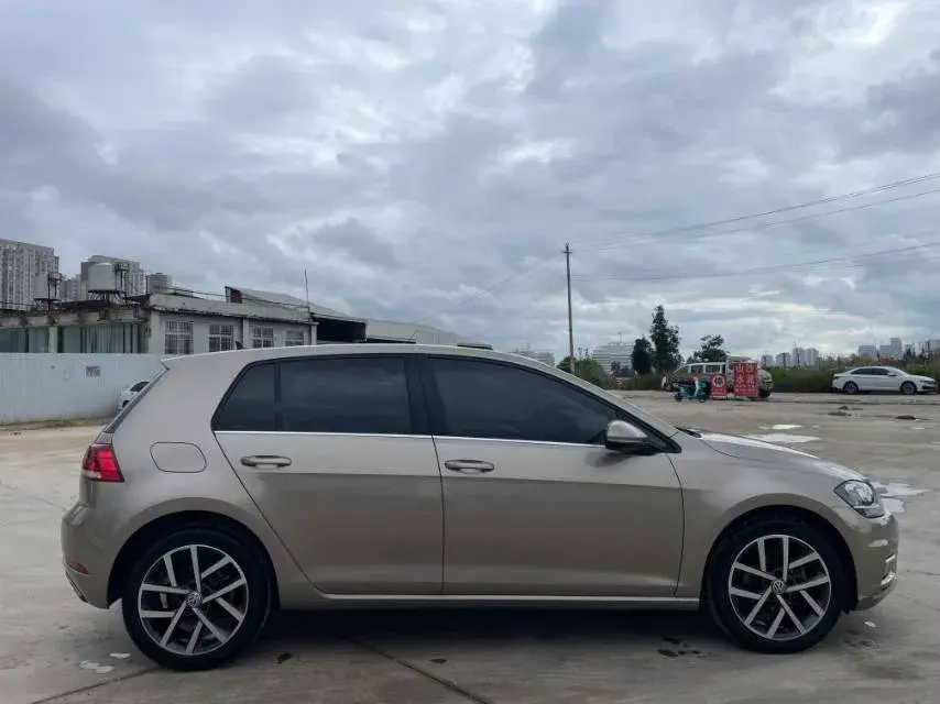 2020 VOLKSWAGEN GOLF thumbnail 3