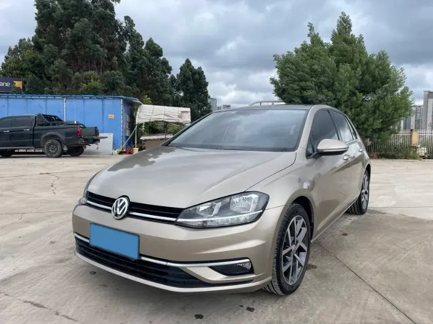 2020 VOLKSWAGEN GOLF view 1