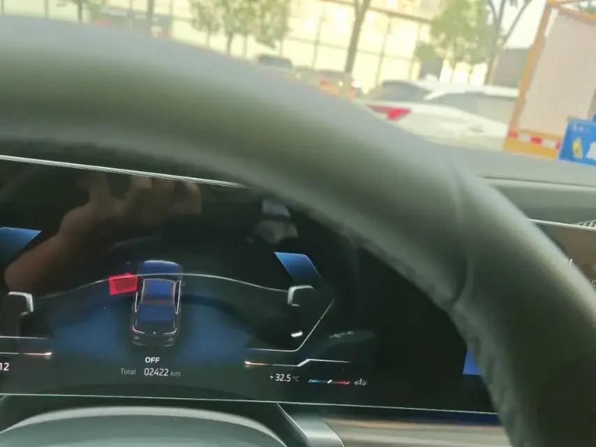 2023 BMW 7 thumbnail 3