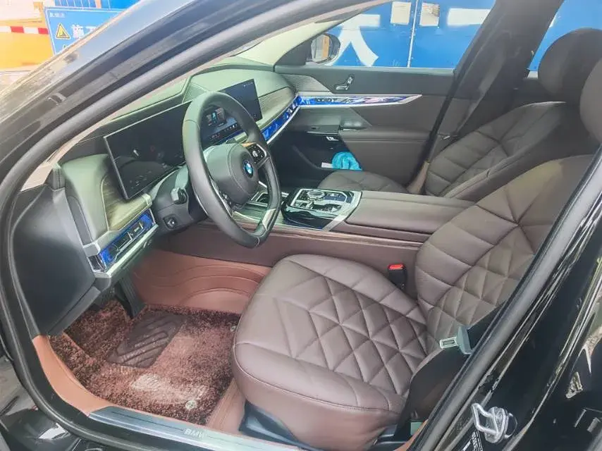 2023 BMW 7 thumbnail 4