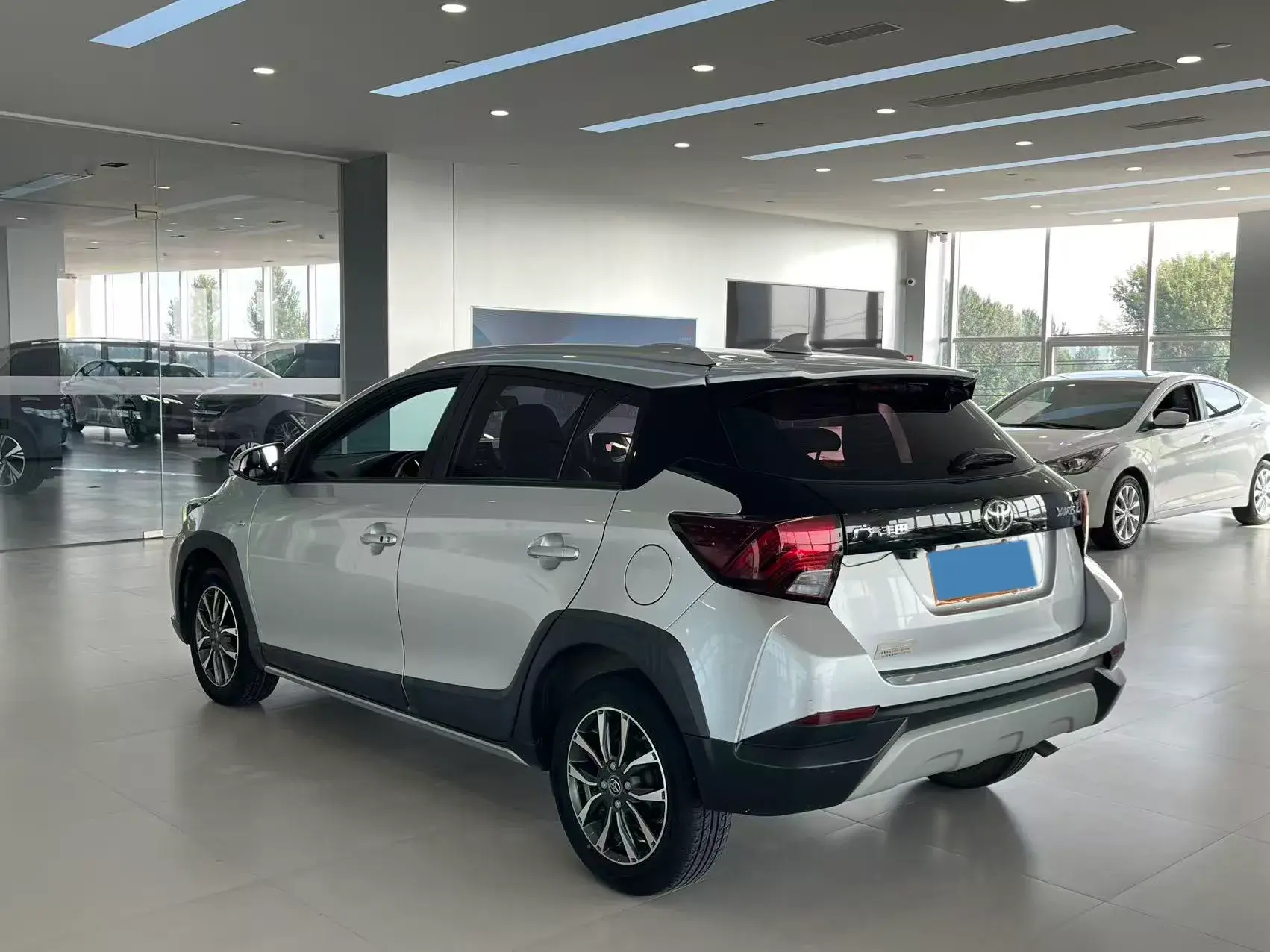 2019 TOYOTA YARIS thumbnail 4