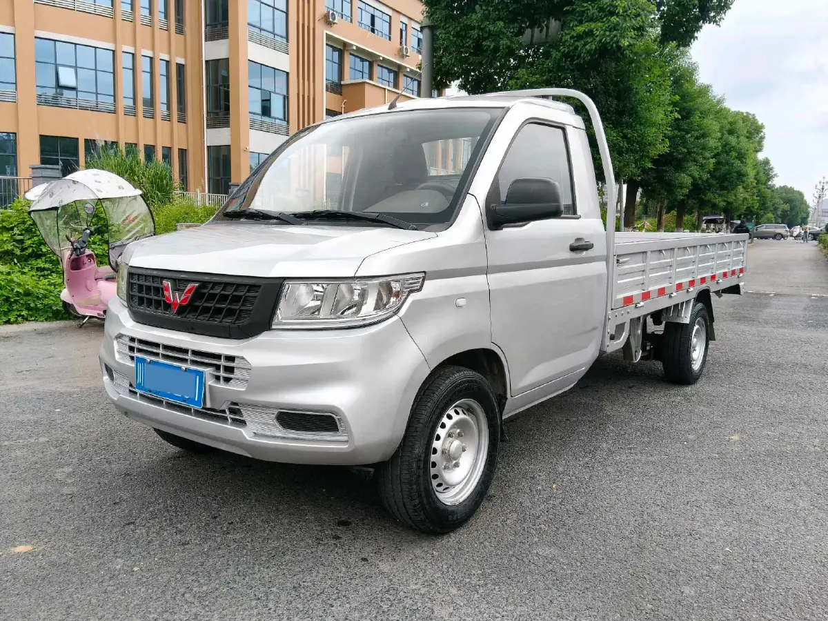 2023 WuLing RongGuang New Truck 1.5L 102HP L4 5MT