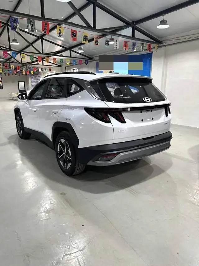 2025 HYUNDAI TUCSON thumbnail 4