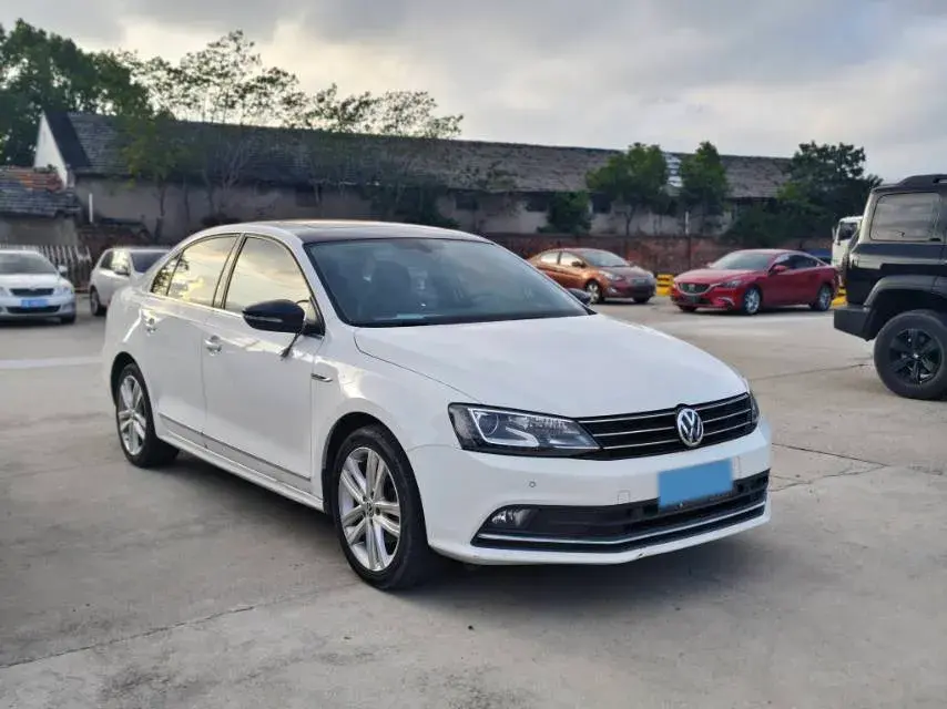 2018 VOLKSWAGEN SAGITAR thumbnail 3