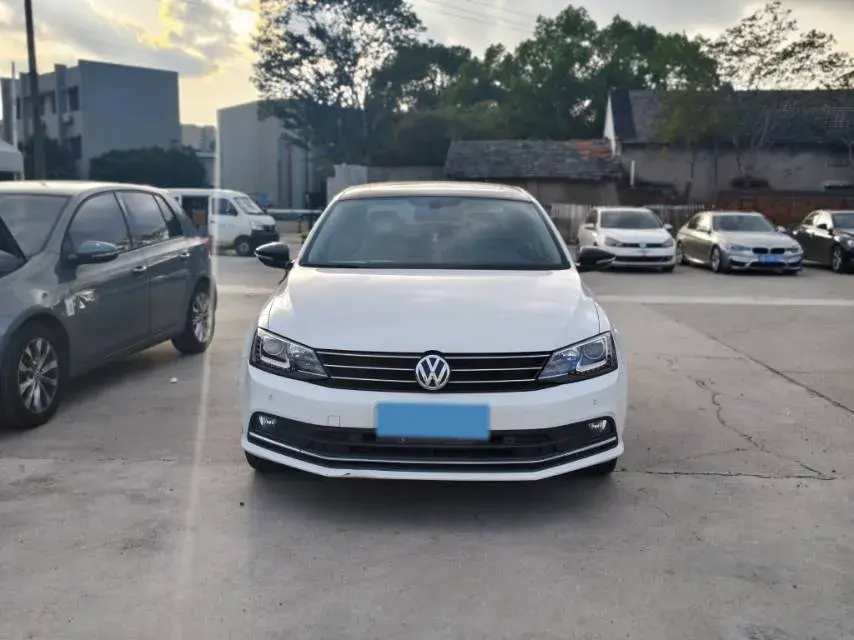 2018 VOLKSWAGEN SAGITAR thumbnail 2