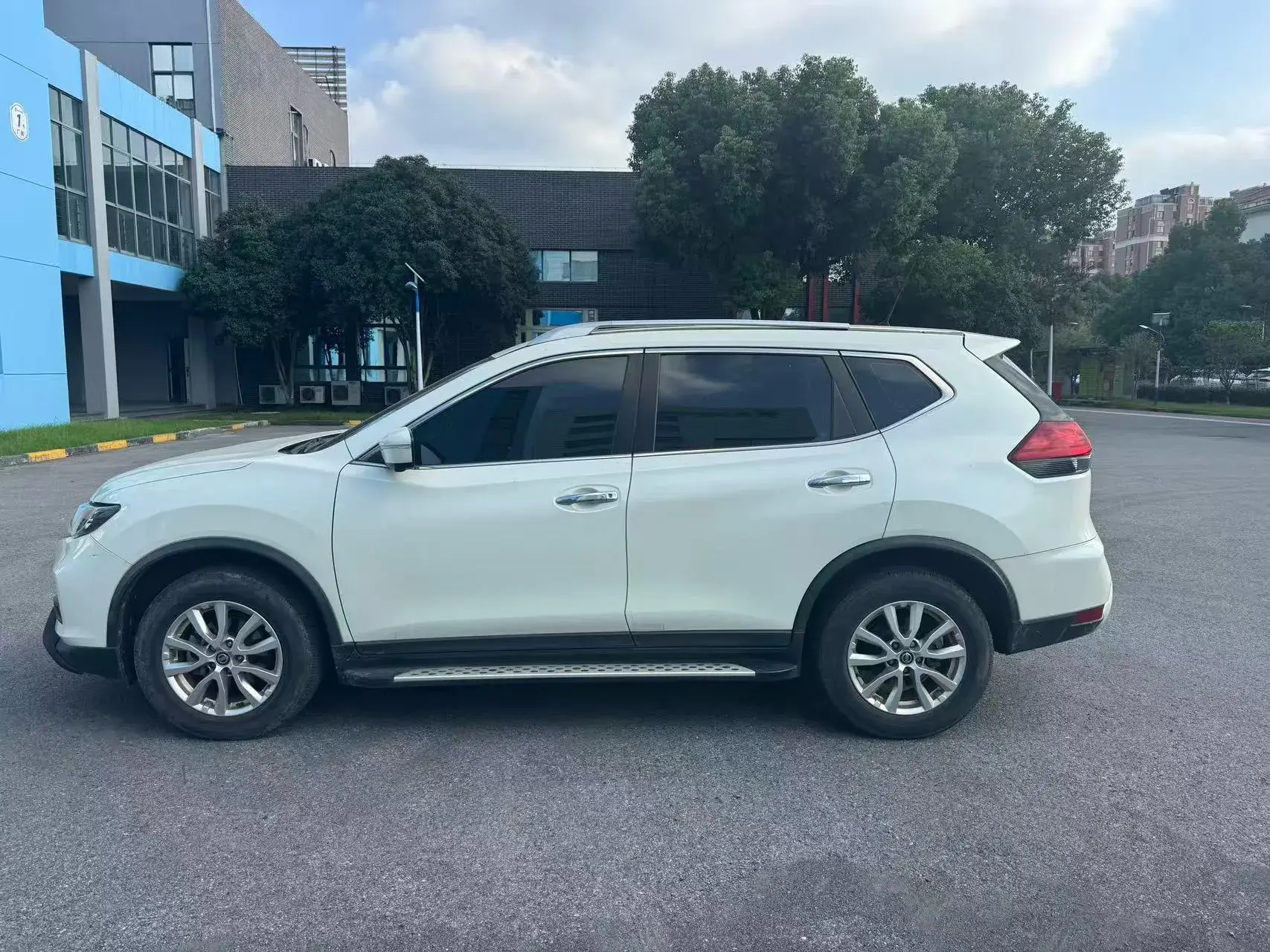 2021 NISSAN X-TRAIL thumbnail 4