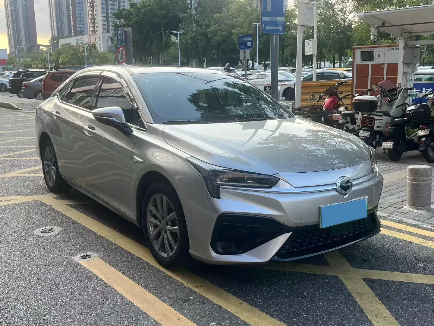 2023 AION S thumbnail 3