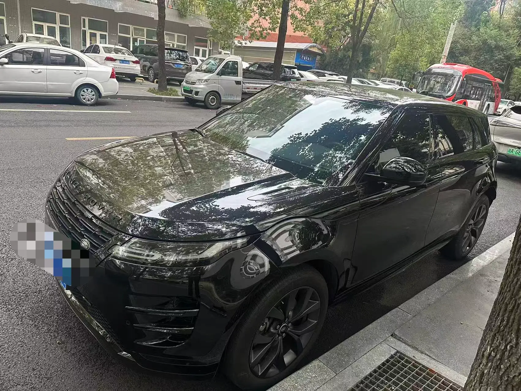 2023 LAND ROVER view 1