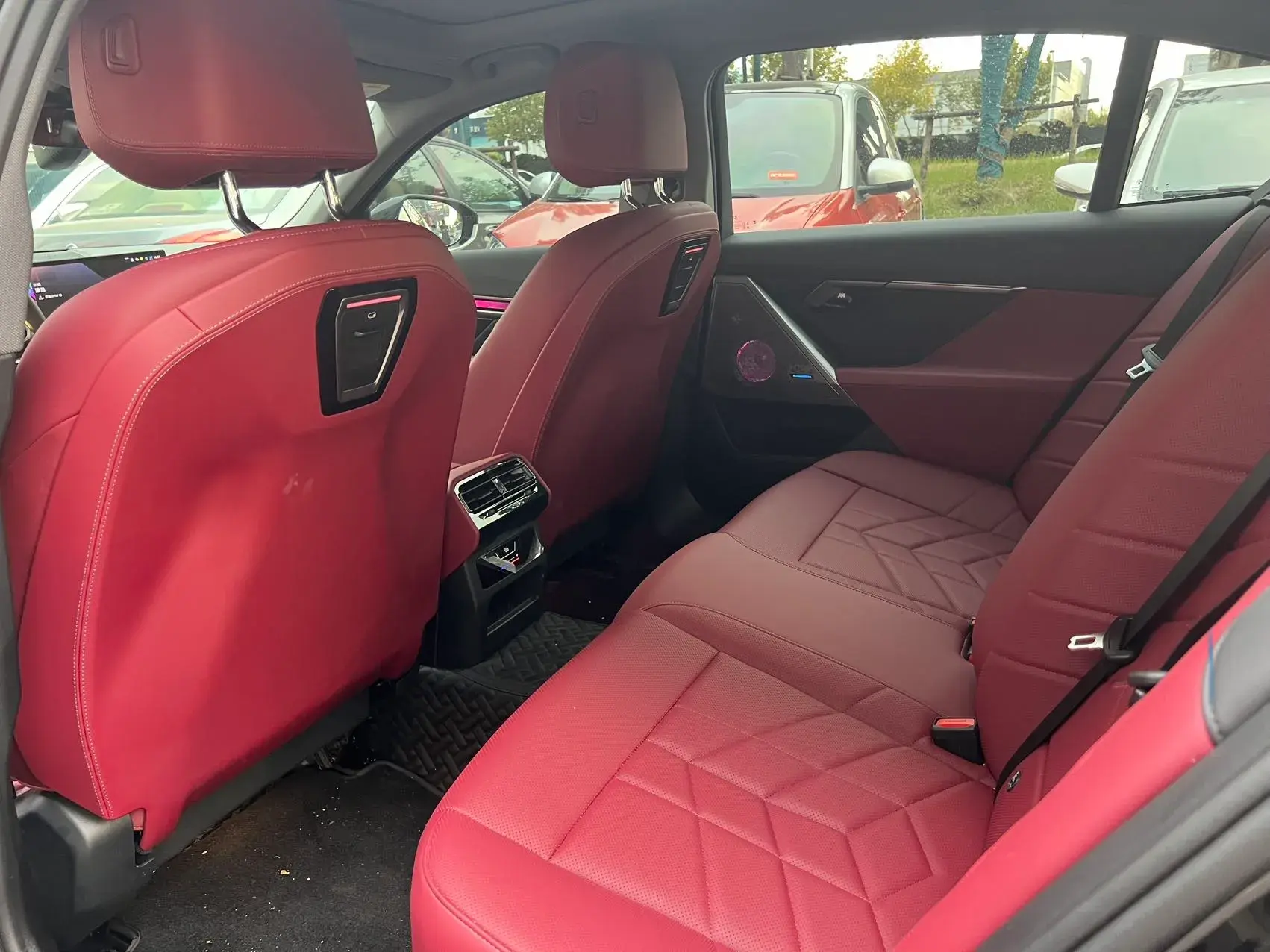 2024 BMW 5 thumbnail 4