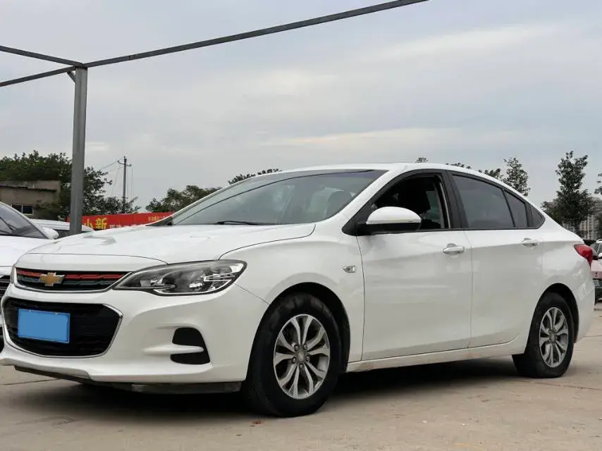 2019 CHEVROLET CAVALIER view 1