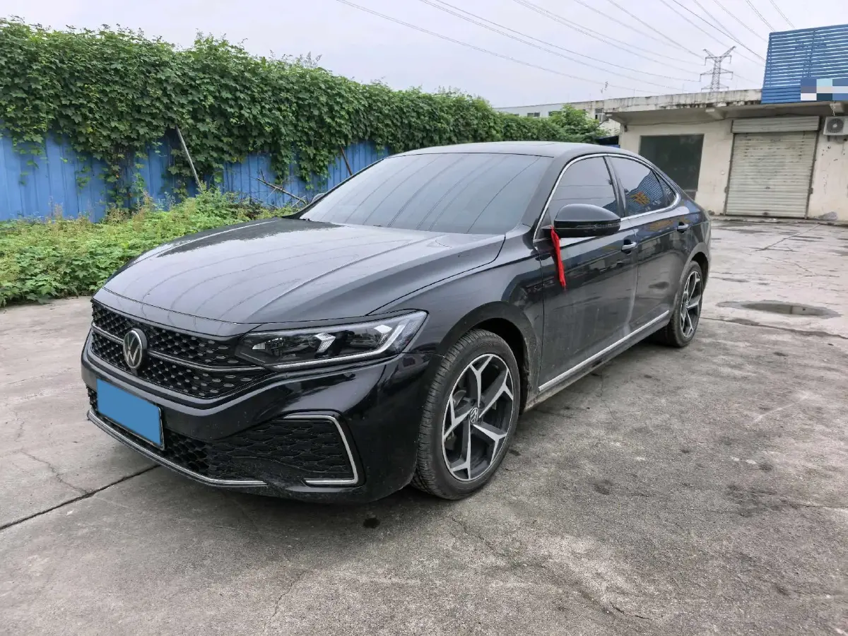 2024 Volkswagen Passat 2.0T 186HP L4 7DCT