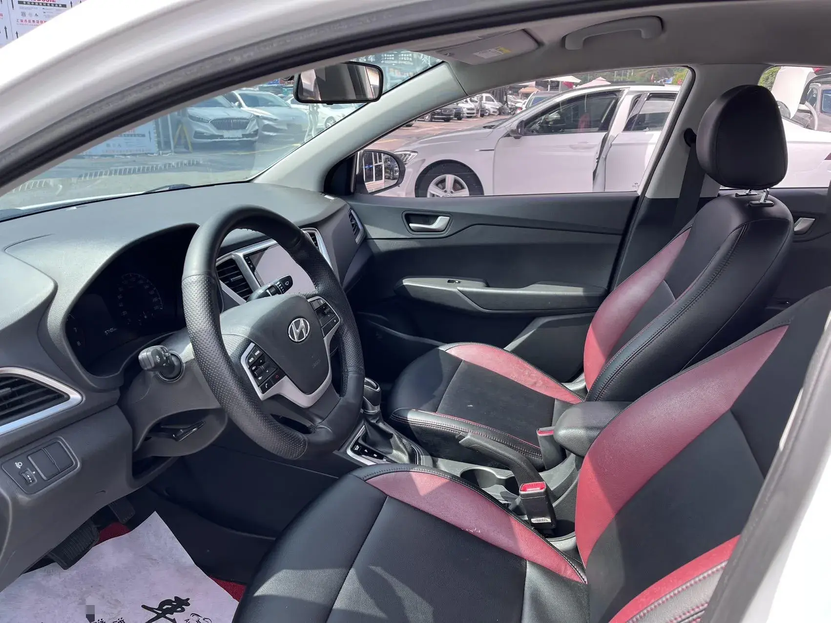 2016 HYUNDAI VERNA thumbnail 4