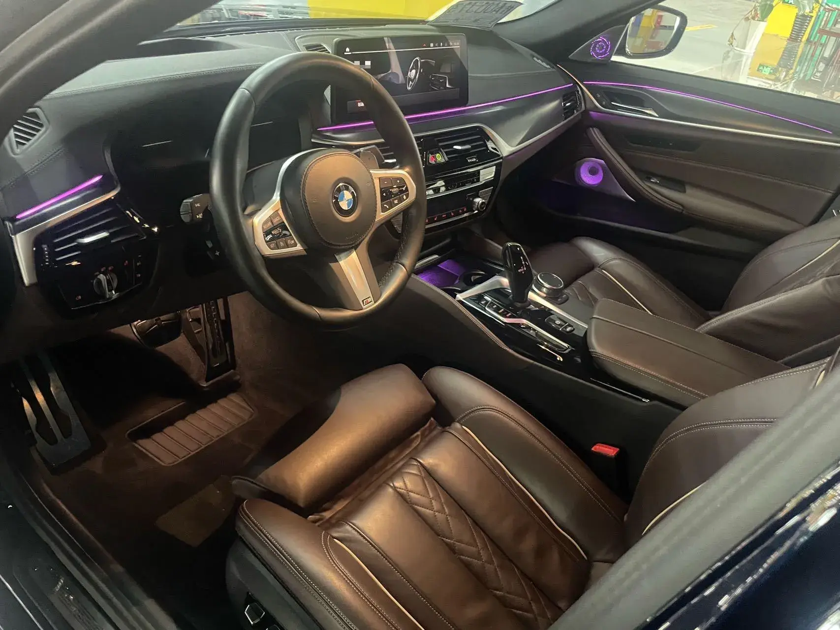 2022 BMW 5 thumbnail 2