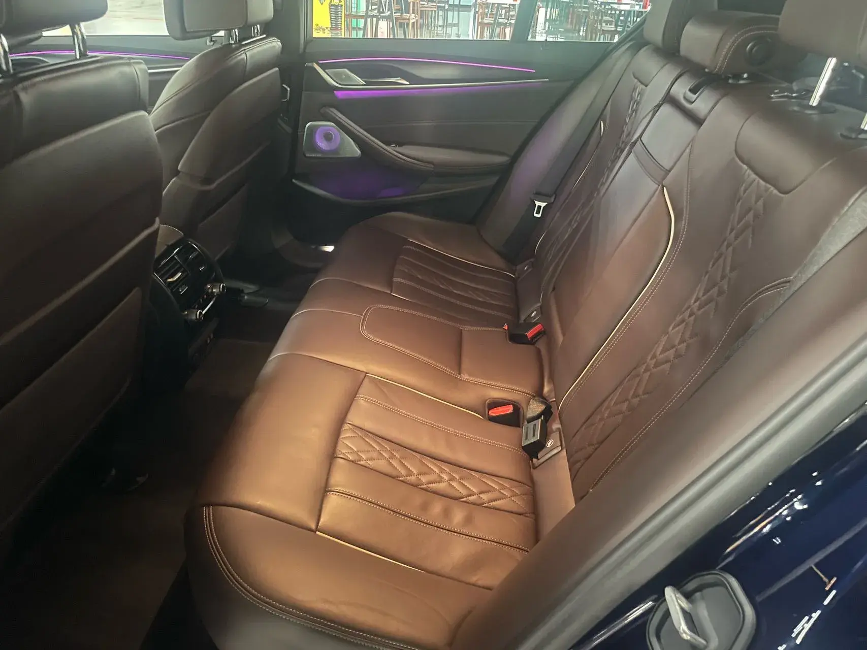 2022 BMW 5 thumbnail 3