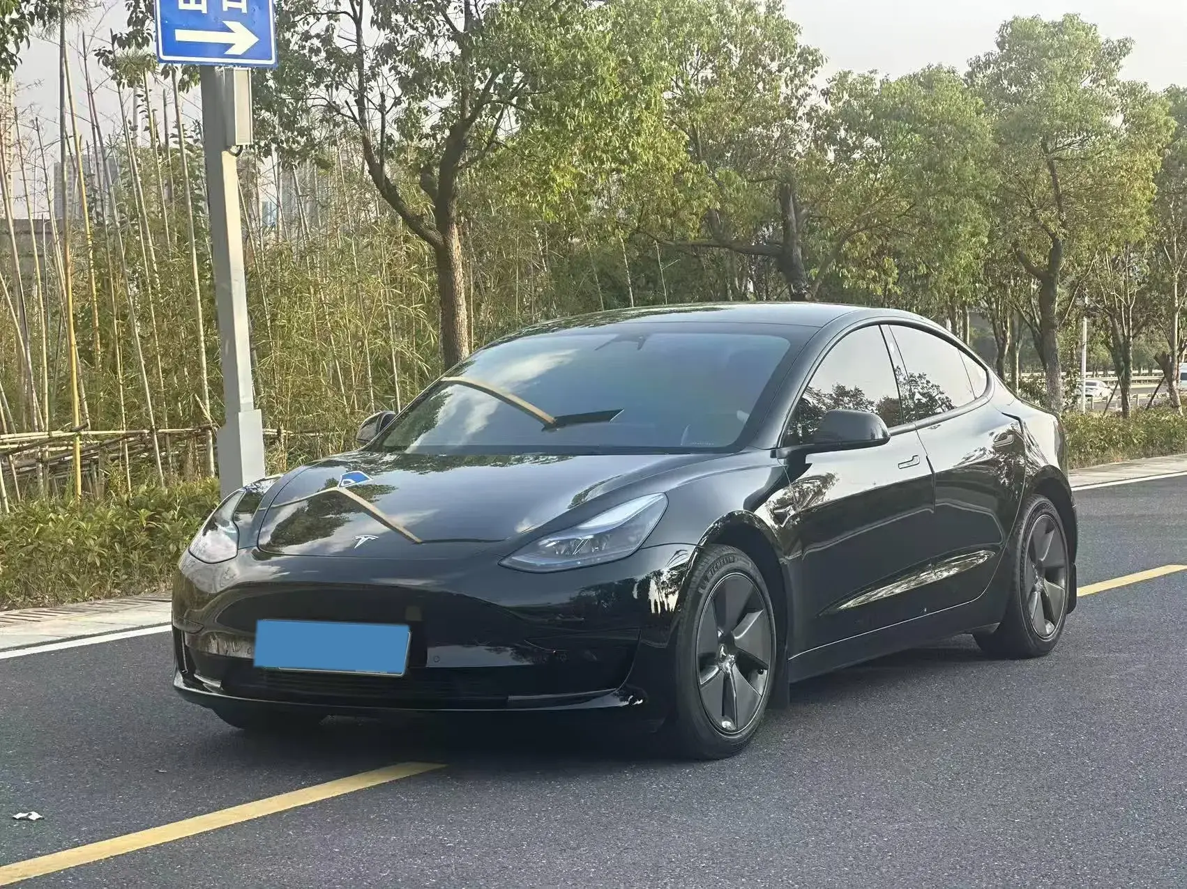 2022 TESLA MODEL view 1