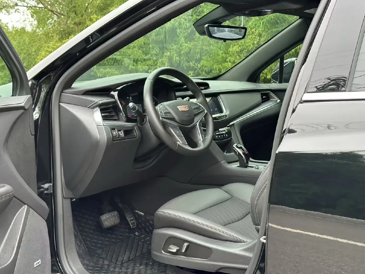 2021 Cadillac XT5 2.0T 237HP L4 9AT,autocango,china used car exporter,china ev exporter,chinese used car exporter,chinese used ev exporter