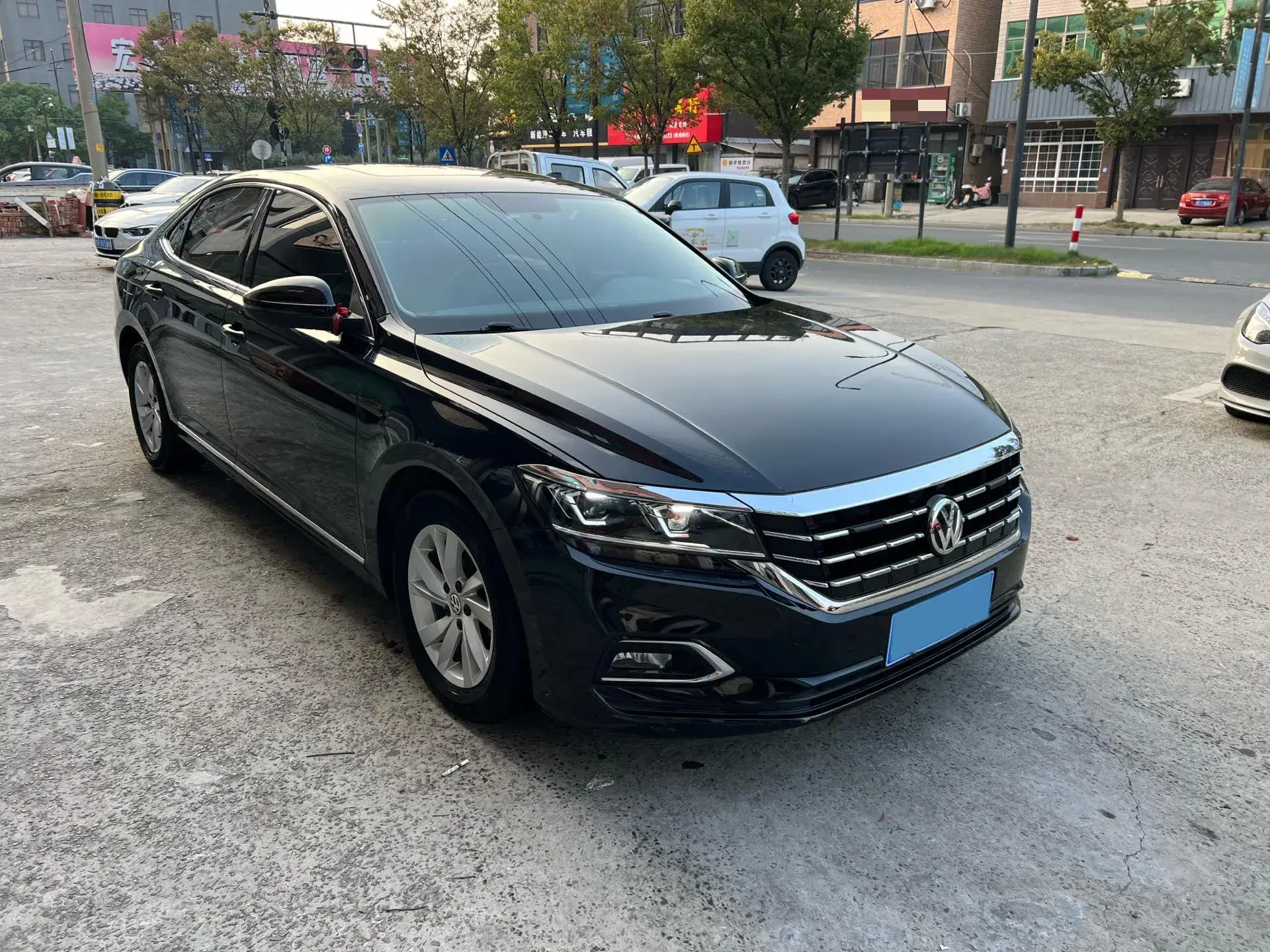 2019 VOLKSWAGEN PASSAT thumbnail 3