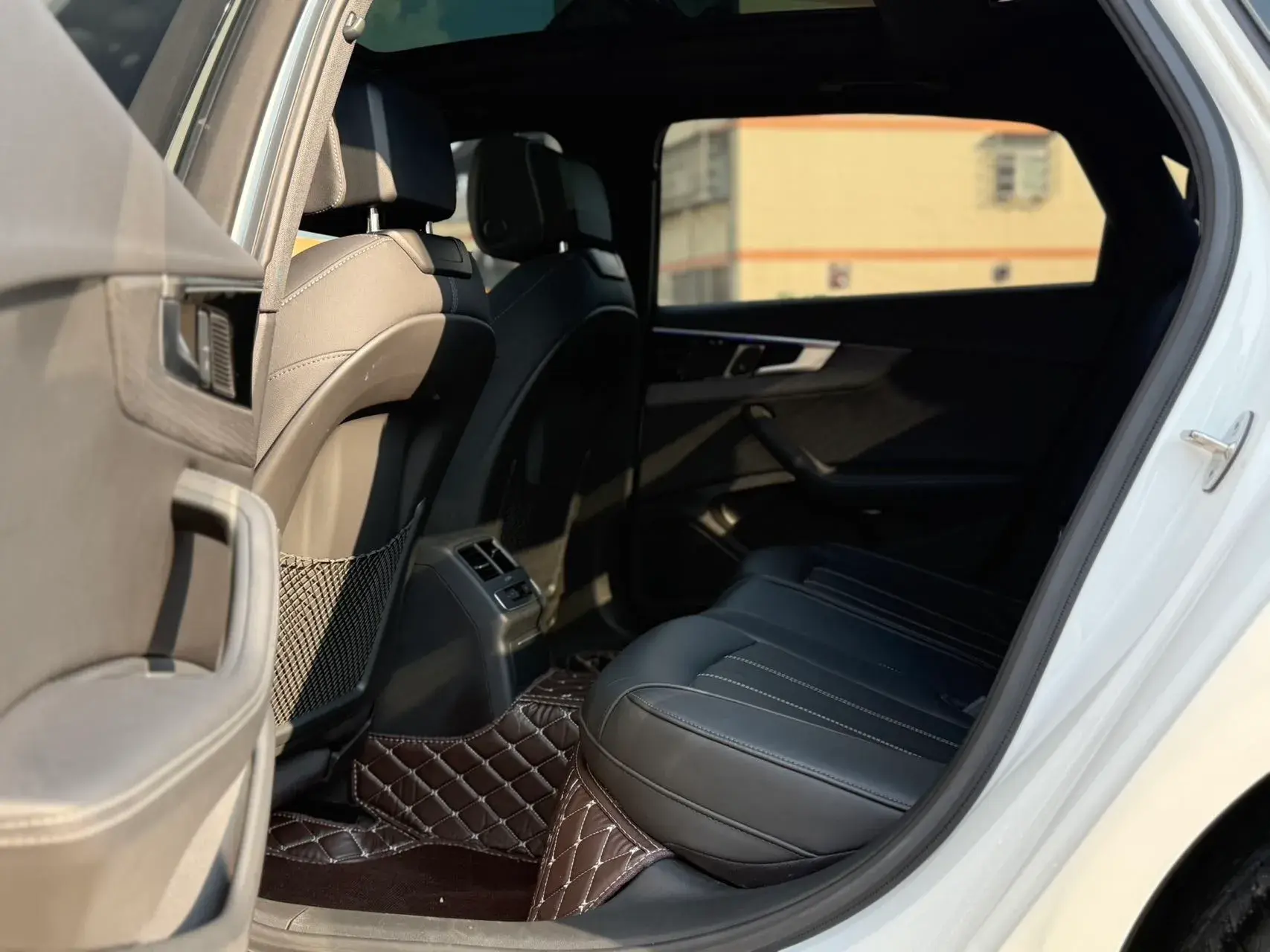 2023 AUDI A4L thumbnail 4