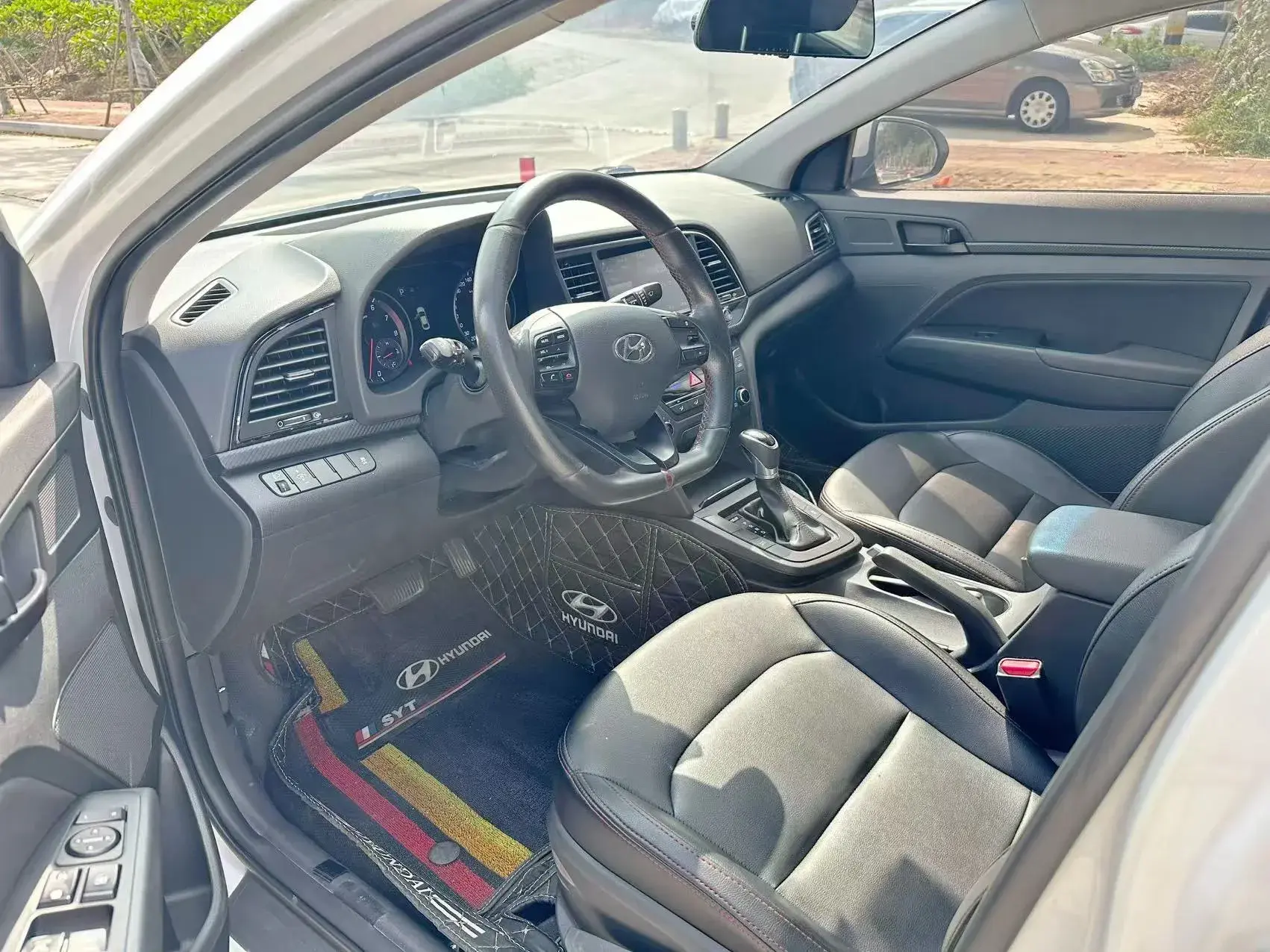 2018 HYUNDAI ELANTRA thumbnail 4