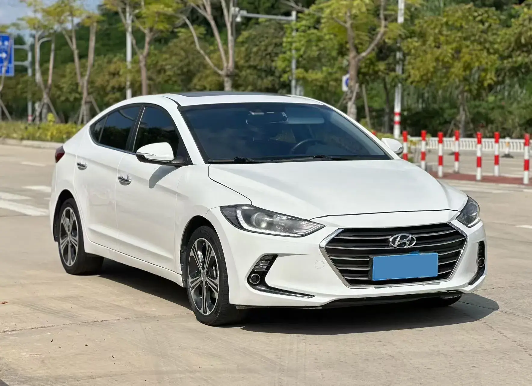 2018 HYUNDAI ELANTRA thumbnail 3