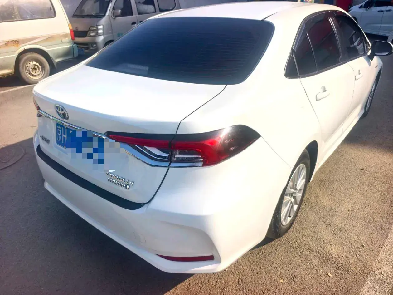 2023 TOYOTA COROLLA thumbnail 2