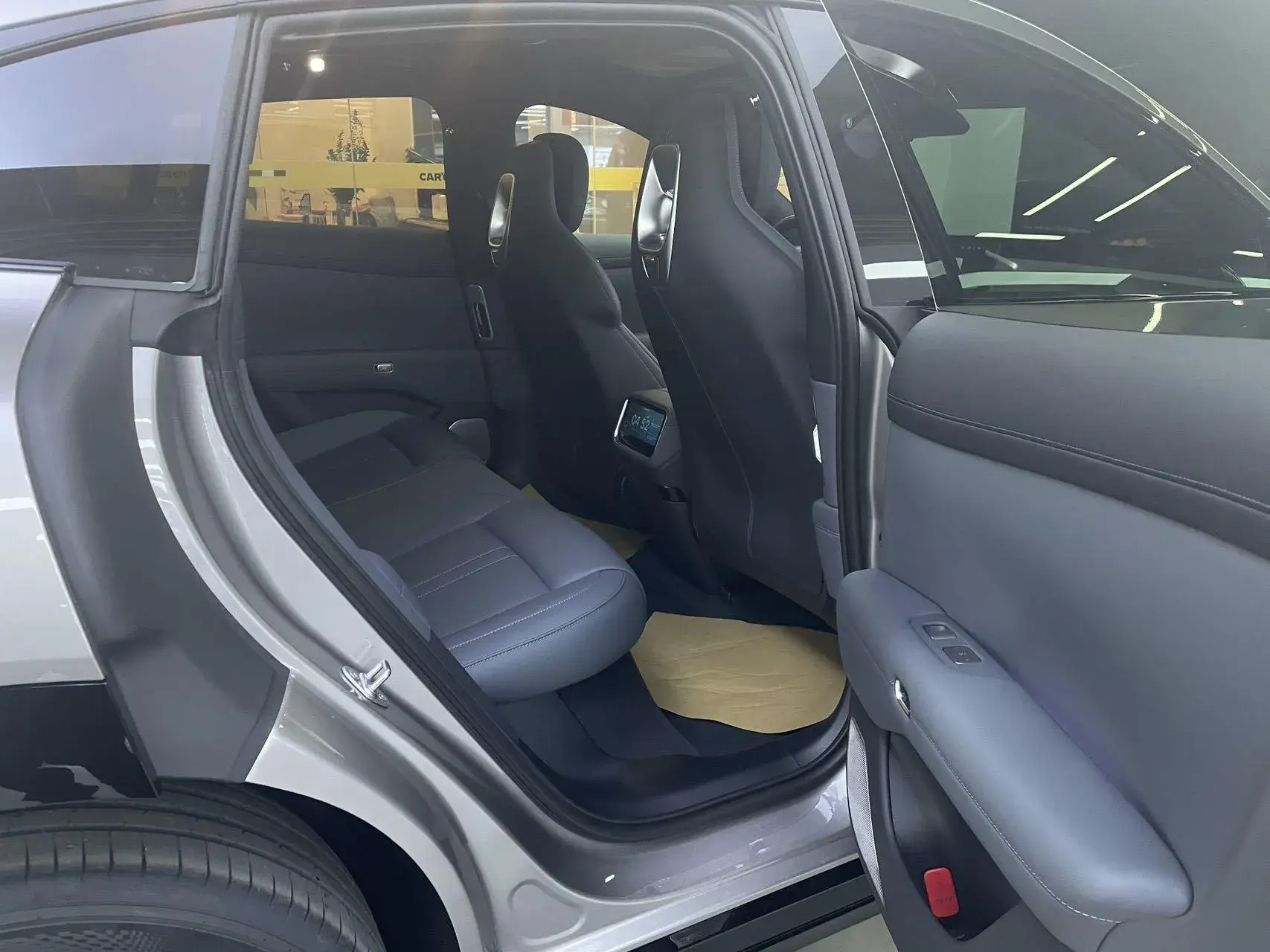 2025 MI YU7 thumbnail 3