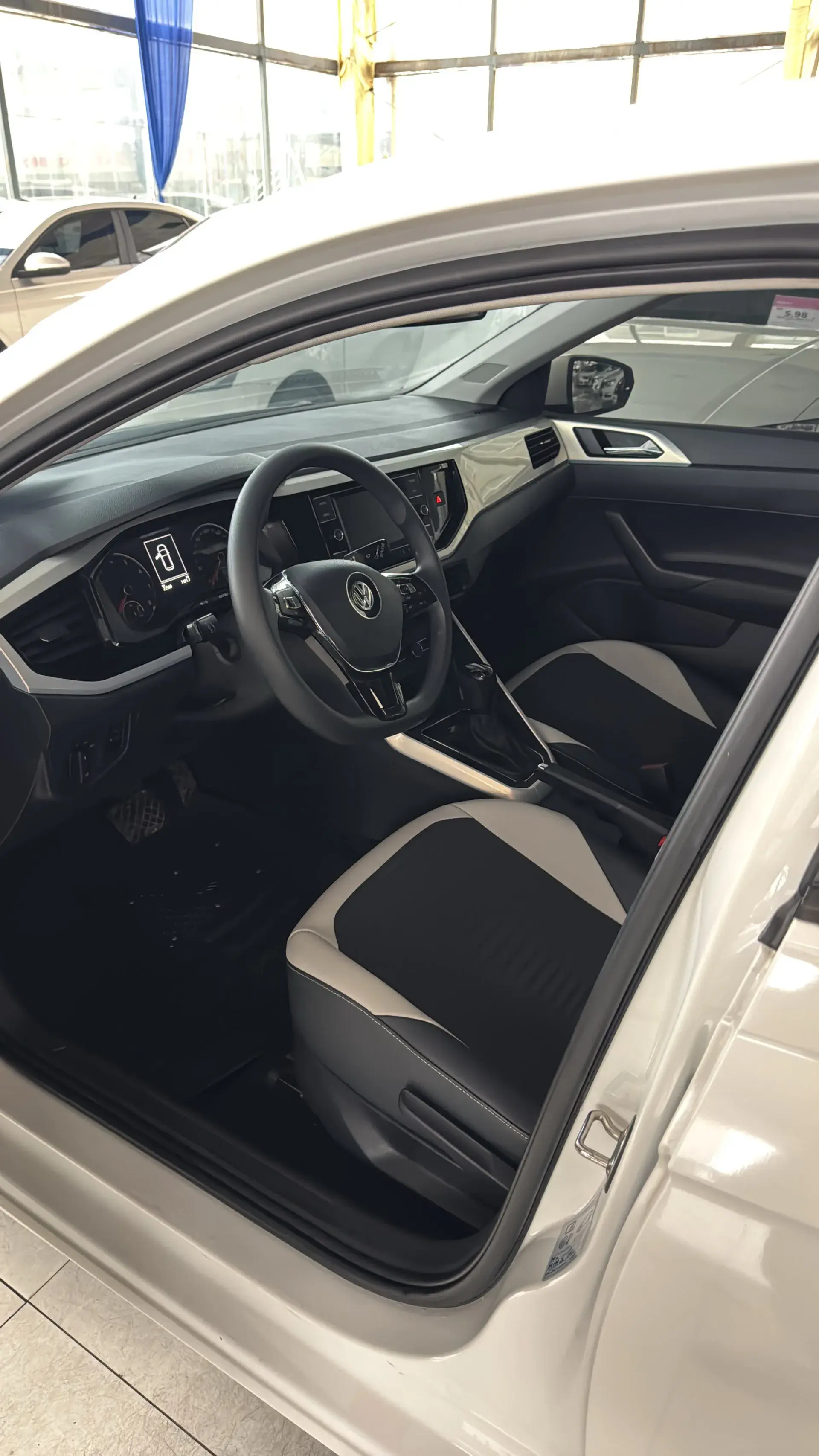 2019 VOLKSWAGEN POLO thumbnail 4