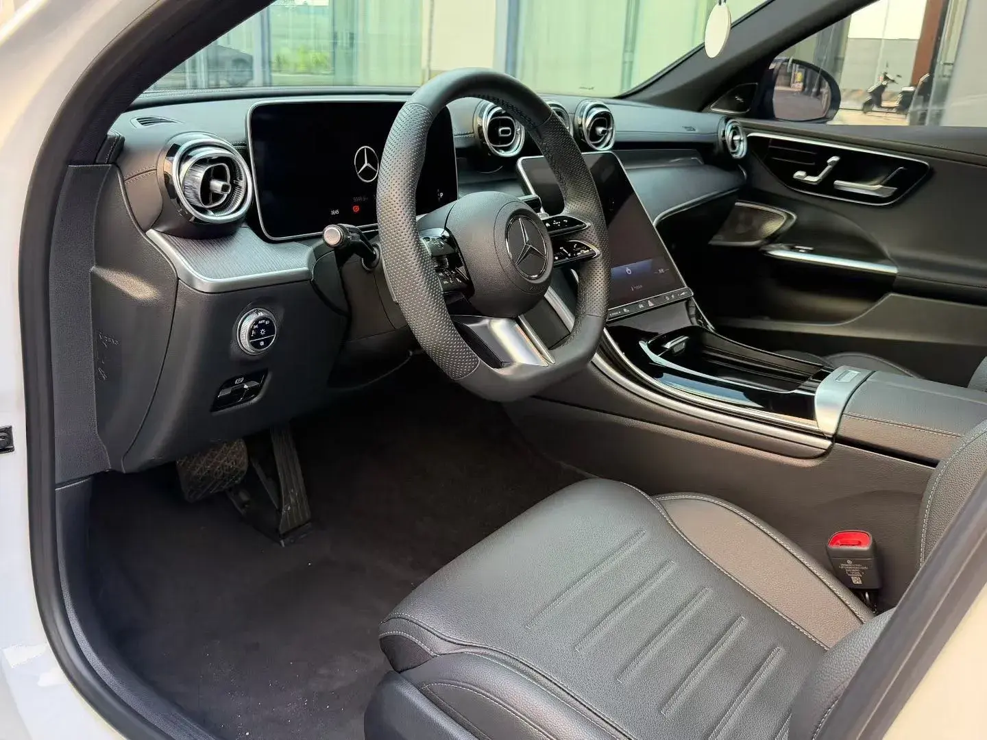 2024 MERCEDES-BENZ C thumbnail 4