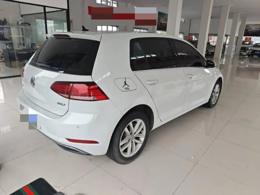 2019 VOLKSWAGEN GOLF thumbnail 3