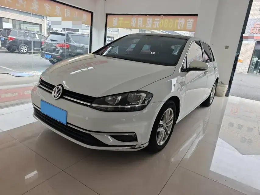 2019 VOLKSWAGEN GOLF view 1