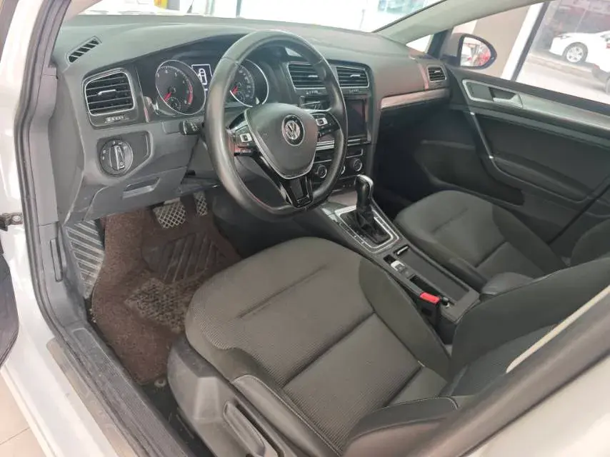 2019 VOLKSWAGEN GOLF thumbnail 4
