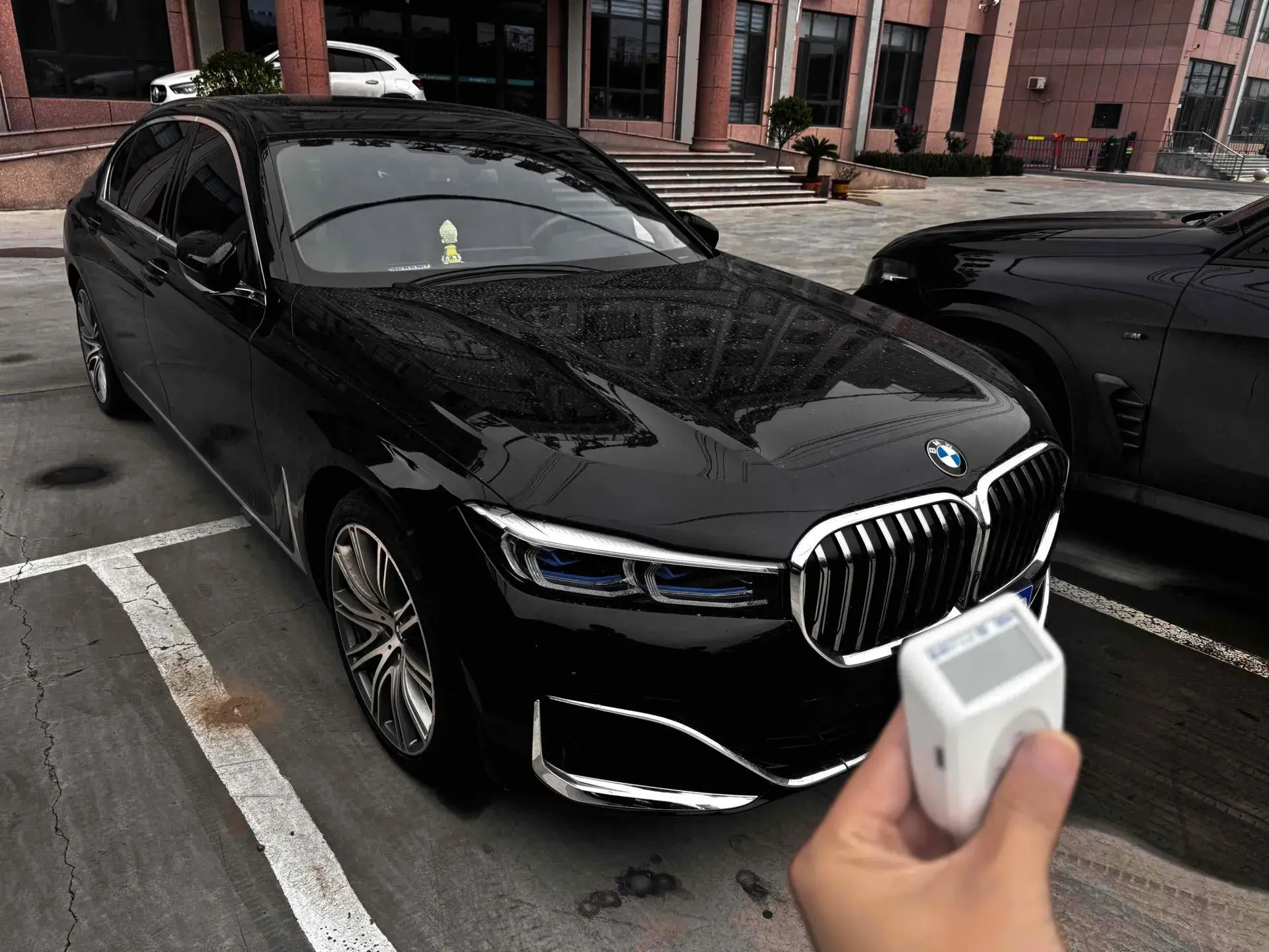 2019 BMW 7 thumbnail 3