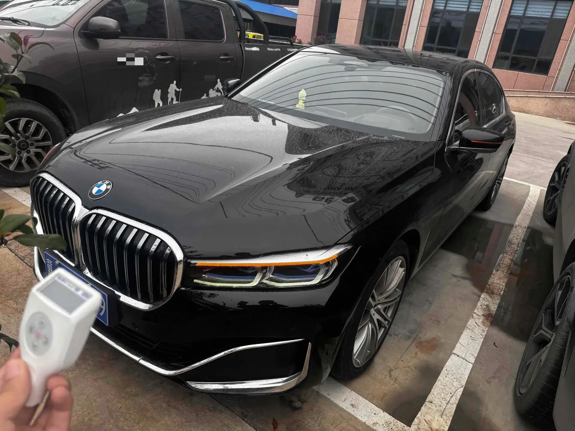 2019 BMW 7 view 1