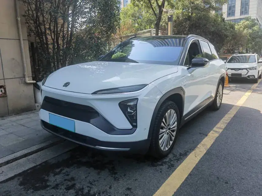 2019 NIO ES6 view 1