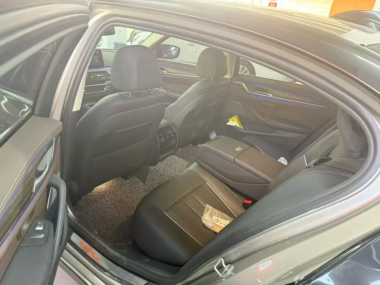 2022 BMW 5 thumbnail 4