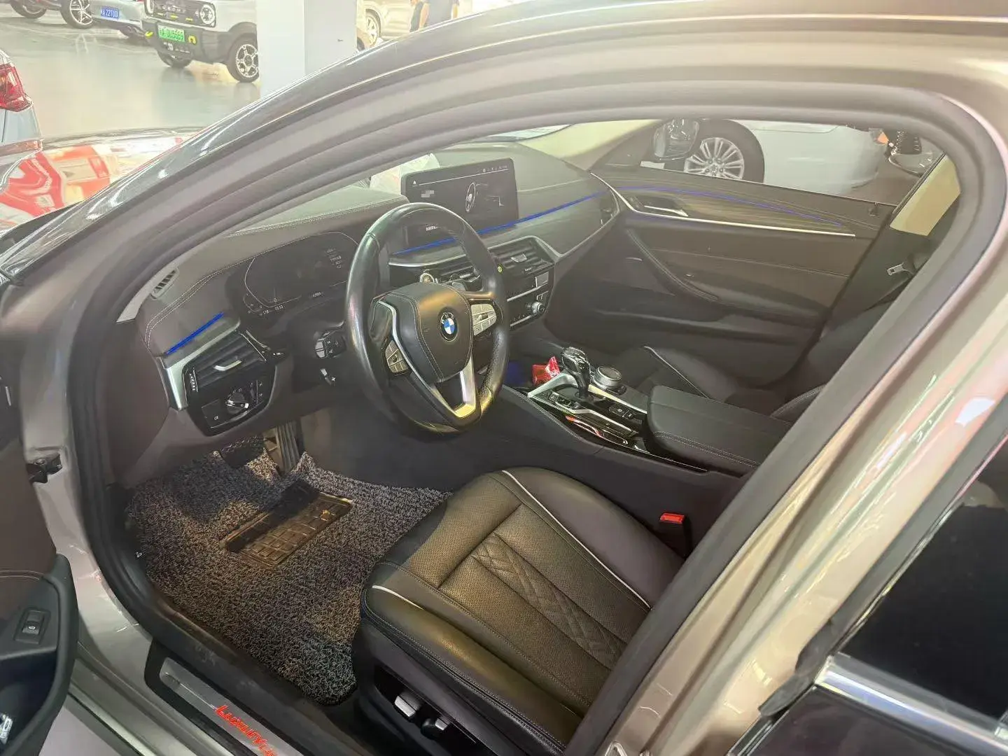 2022 BMW 5 thumbnail 2