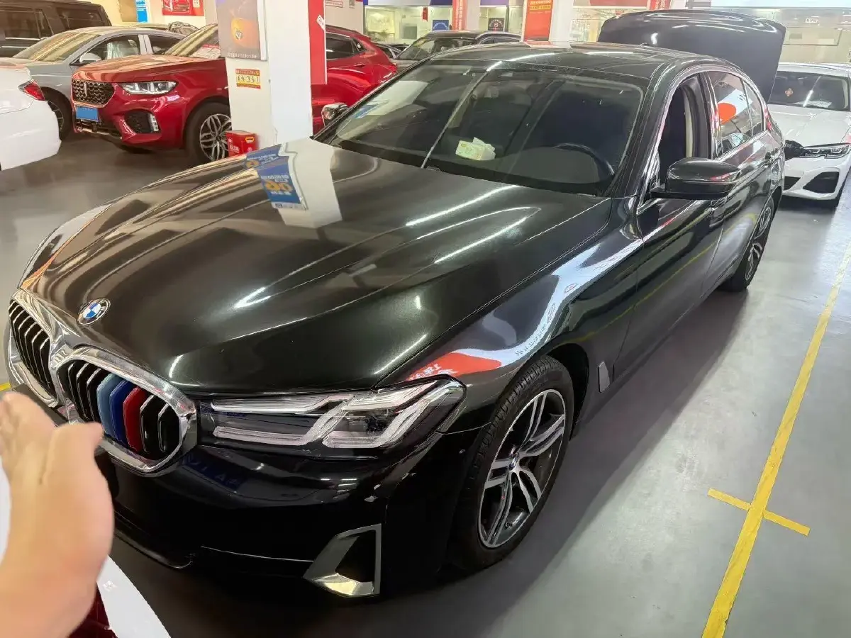 2022 BMW 5 Series 2.0T 252HP L4 8AT