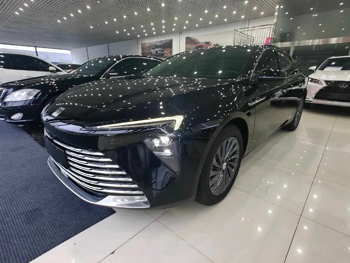 2025 Buick Larcosse 2.0T 237HP L4 9AT