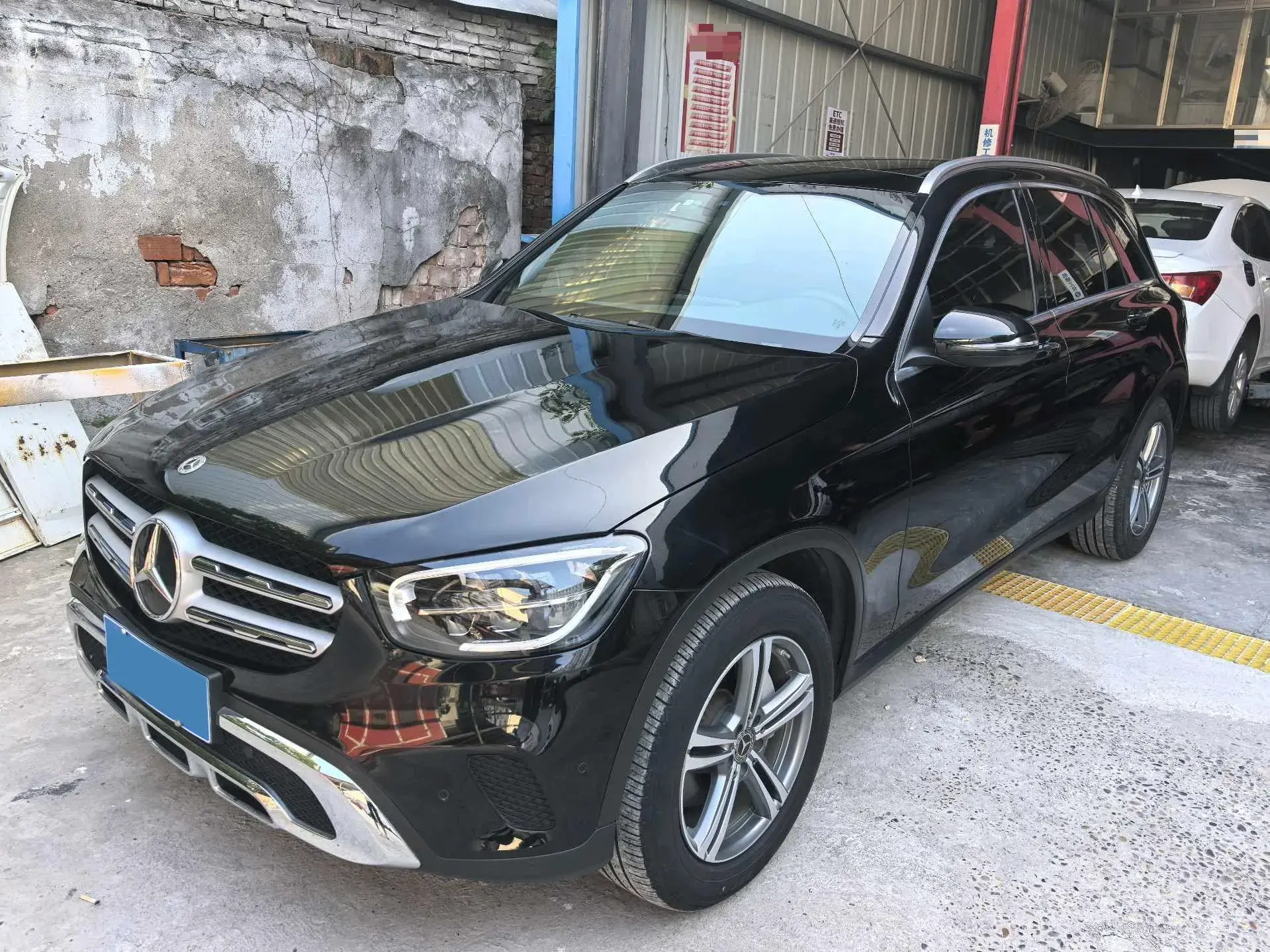 2021 MERCEDES-BENZ GLC view 1