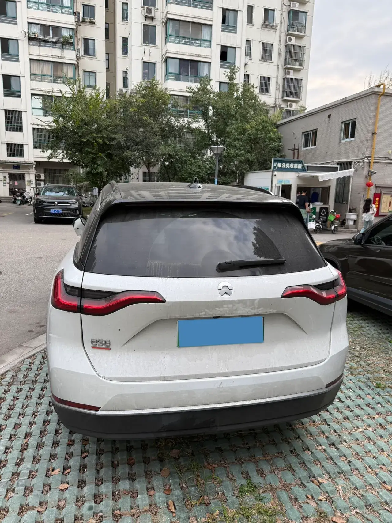 2022 NIO ES8 thumbnail 4