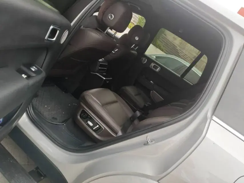 2023 LI L8 thumbnail 3