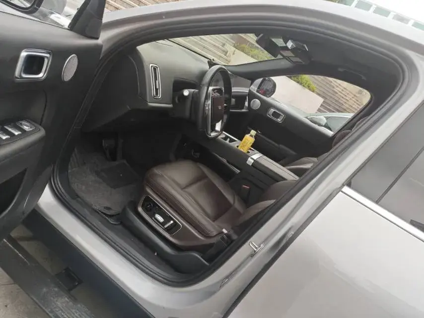 2023 LI L8 thumbnail 2