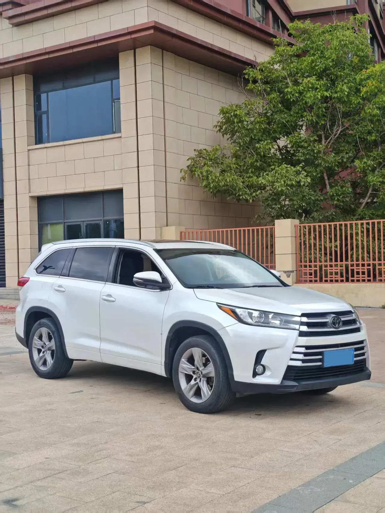 2021 TOYOTA HIGHLANDER thumbnail 3